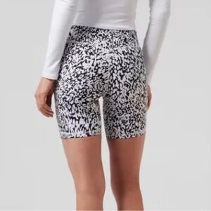 Black and White Patterned Athleta Biker Shorts 7”